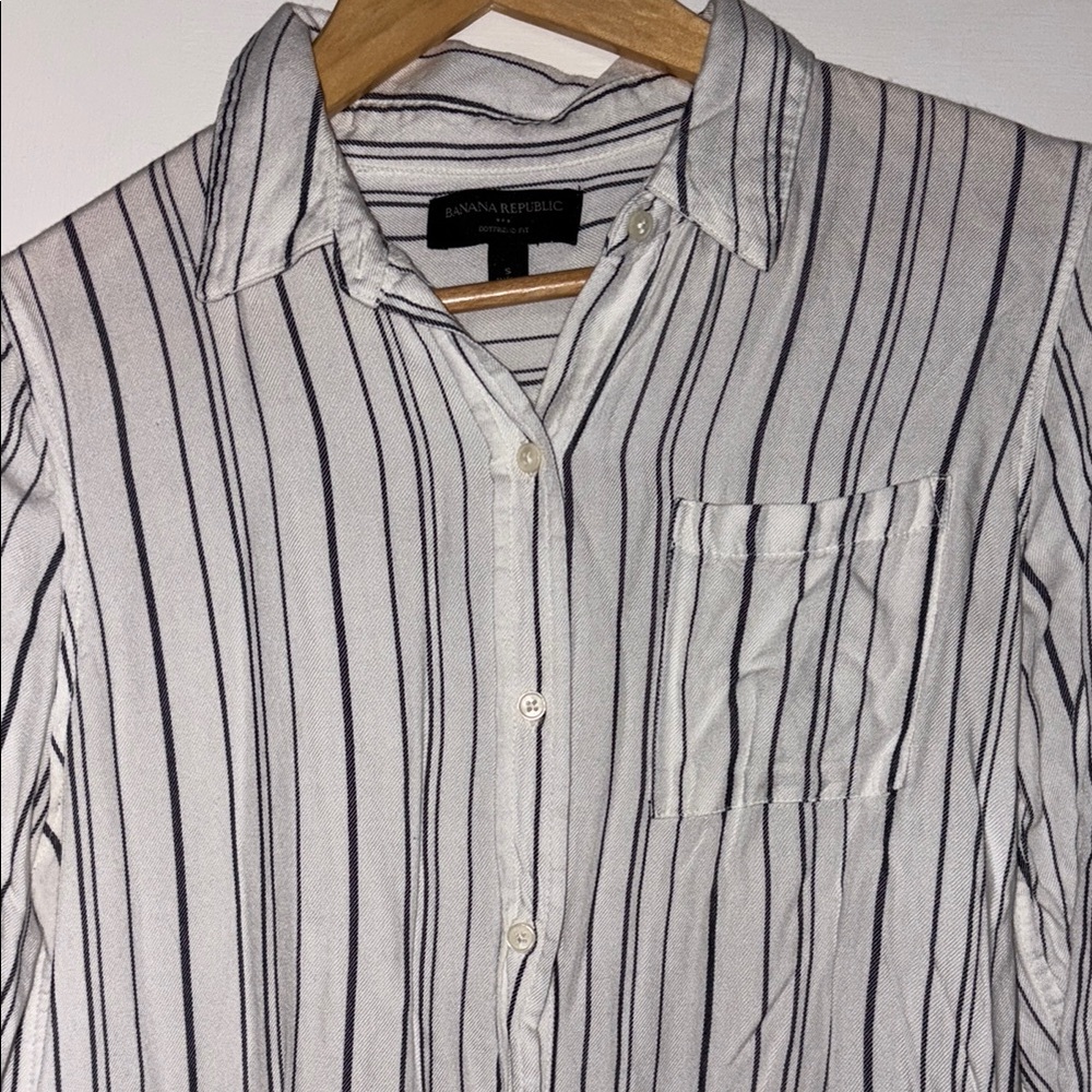 Banana Republic White and Navy Casual Button Down Shirt